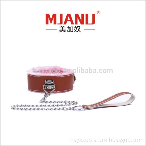 2017 new hot selling Premium Fur Lined Locking Collar with Leash
